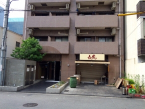 ３